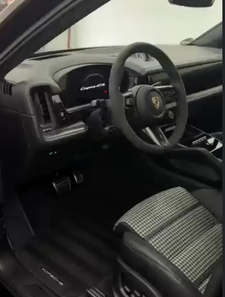 Porsche Innenraum nach professioneller Aufbereitung