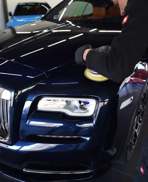 Lackpolitur an einem Rolls-Royce bei Fahrzeugpflege Hannen